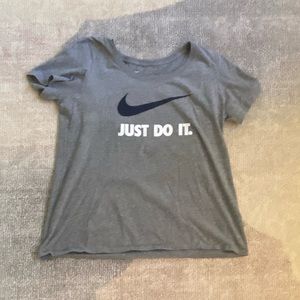 Nike Scoop Logo Neck T-shirt